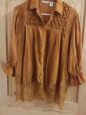 Kaktus Burnt Orange Lace-Hem Button Down Top